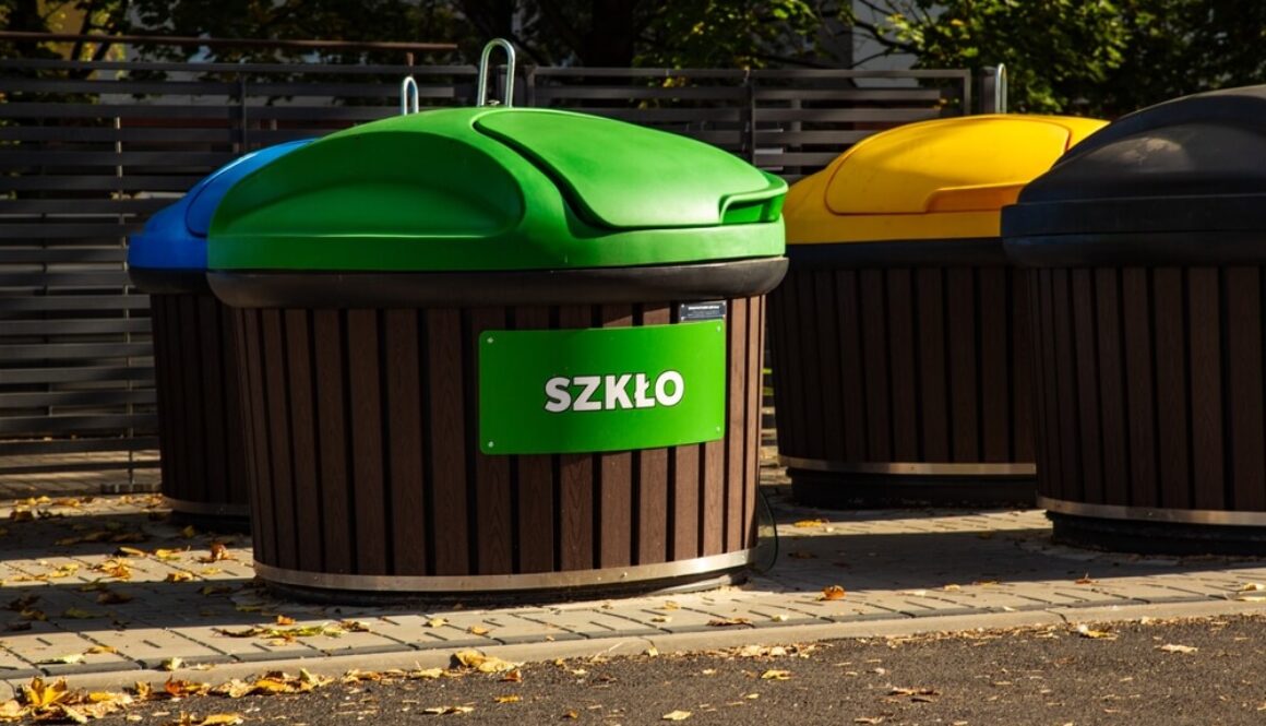 Kolory pojemników na śmieci w Polsce - przewodnik po zasadach segregacji